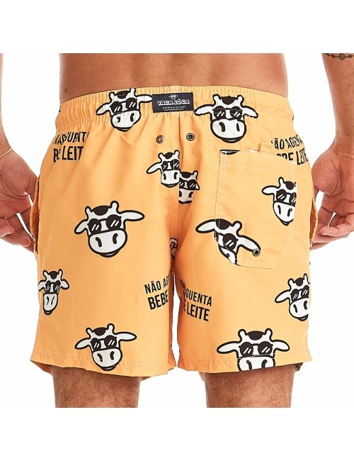 Short Masculino Praia Amarelo Não Aguenta Bebe Leite 