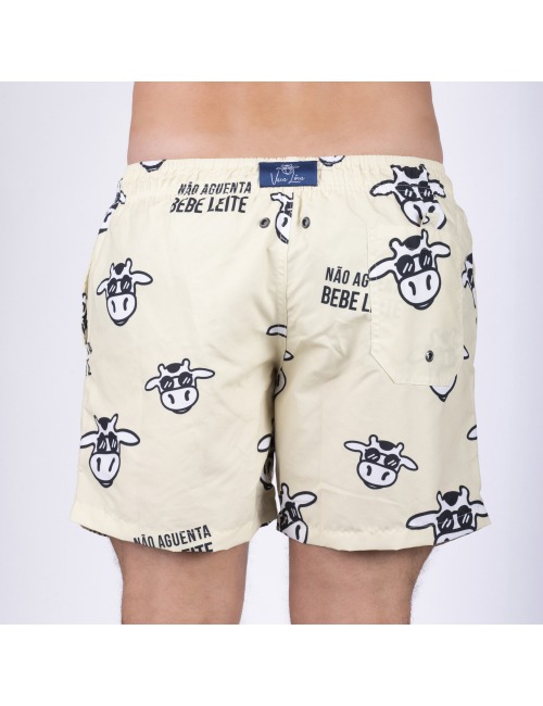 Short Masculino Praia Amarelo Pastel Não Aguenta Bebe Leite