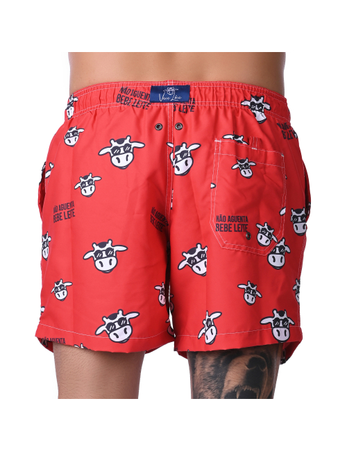 Short Masculino Praia Vermelho Ferrari Não Aguenta Bebe Leite