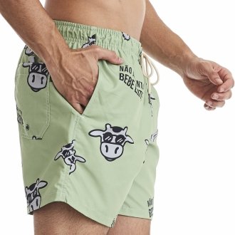 Short Masculino Praia Verde Não Aguenta Bebe Leite 
